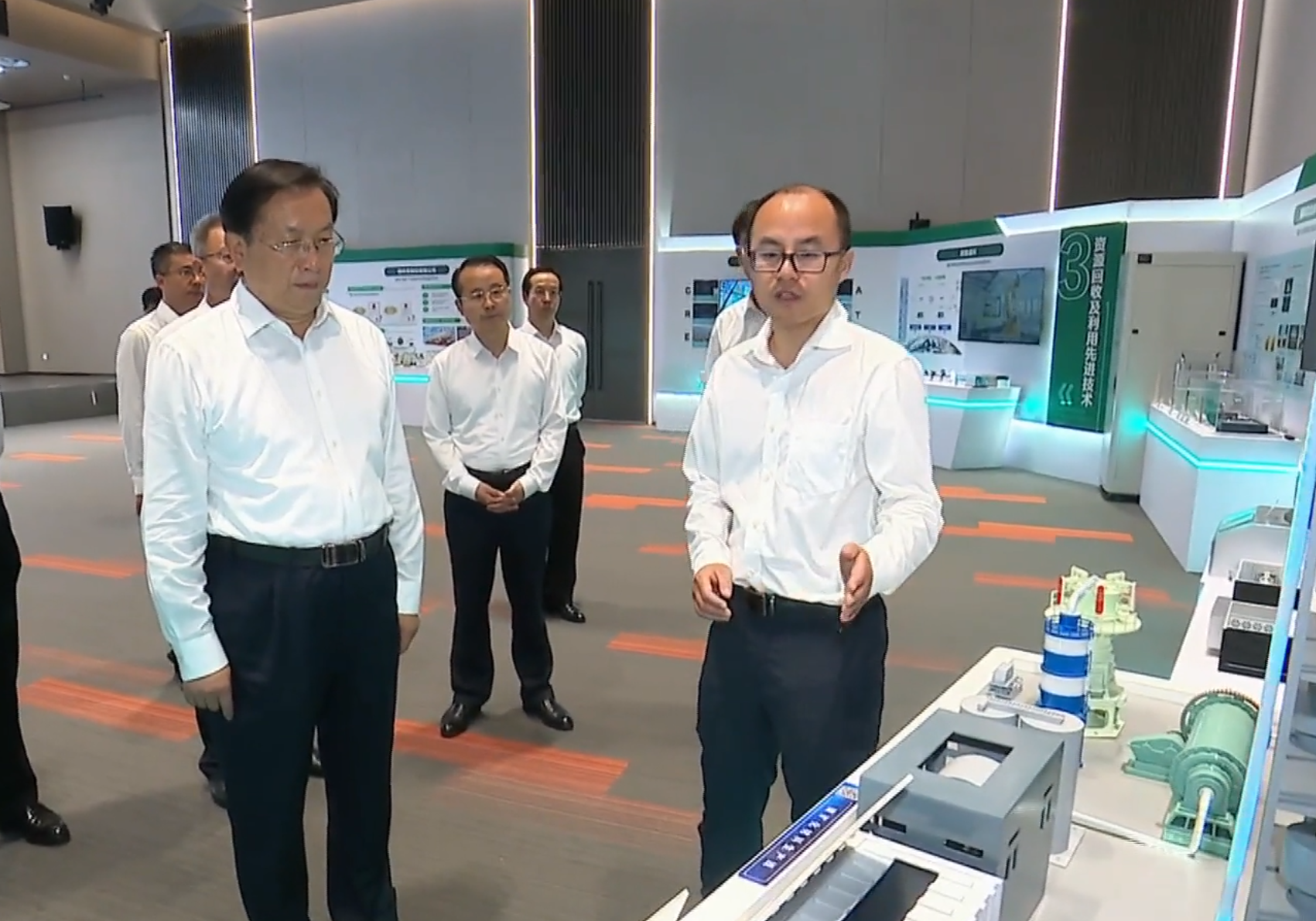 湖北省领导督领碳科技发展，武汉理工大学碳矿化材料领跑国际